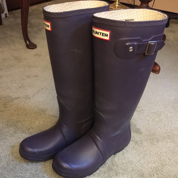 HUNTER BARELY WORN tall rain boots dark purple